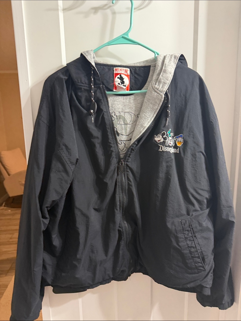 Disneyland black Hooded Zip Puffer Jacket with Gray Lining vintage jacket